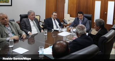 EXPOMEAT 2019 Novacki recebeu sugestões de entidades que representam servidores O ministro interino da Agricultura, Eumar Novacki, reuniu-se na semana passada com representantes de entidades de classe de fiscais agropecuários...